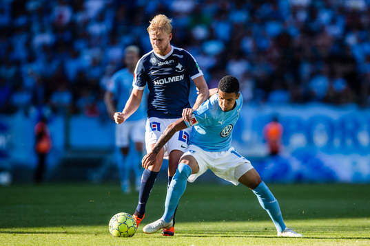 Norrköpings Kalle Holmberg och Malmö FFs Romain Gall i
