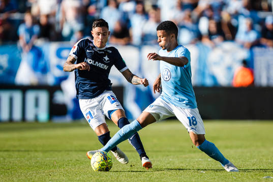 Norrköpings David Moberg Karlsson och Malmö FFs Romain