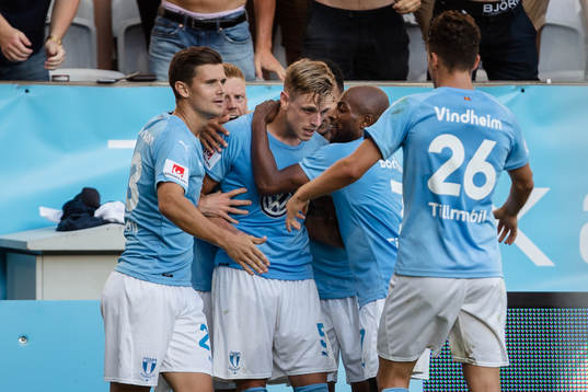 Malmö FFs Sören Rieks (mitten) jublar med Marcus