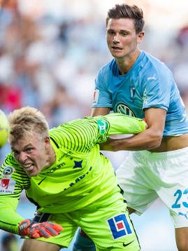 Norrköpings målvakt Isak Pettersson och Malmö FFs Marcus