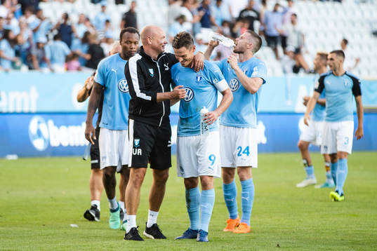 Malmö FFs tränare Uwe Rösler jublar med Markus Rosenberg
