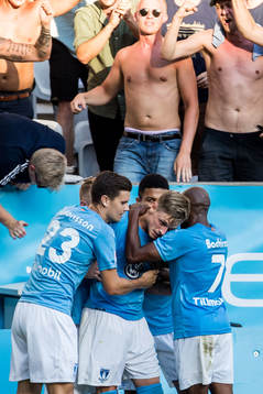 Malmö FFs Sören Rieks jublar med lagkamrater