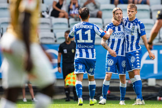 IFK Göteborgs Elias Mar Omarsson (mitten) jublar med Amin