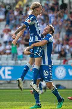 IFK Göteborgs Elias Mar Omarsson jublar ihop med Tobias