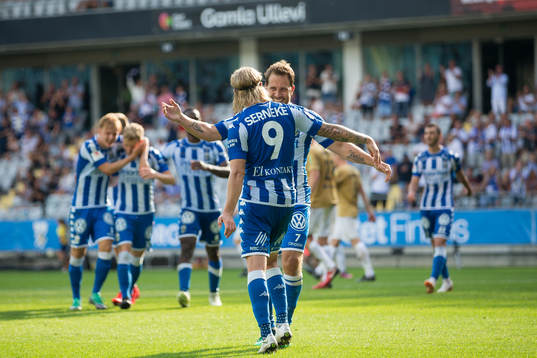 IFK Göteborgs Elias Mar Omarsson jublar ihop med Tobias