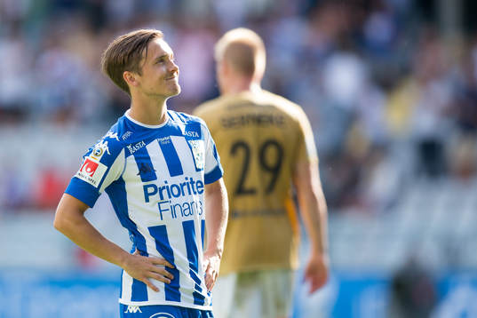 IFK Göteborgs Patrik Karlsson Lagemyr tittar upp mot