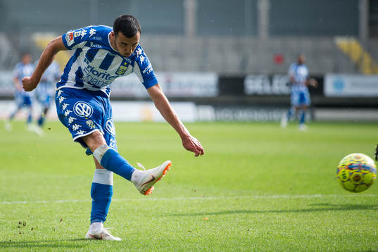 IFK Göteborgs Giorgi Kharaishvili skjuter ett skott