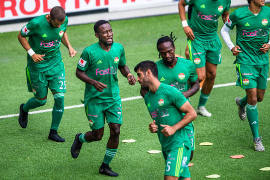 Dalkurds Mohamed Buya Turay före fotbollsmatchen i