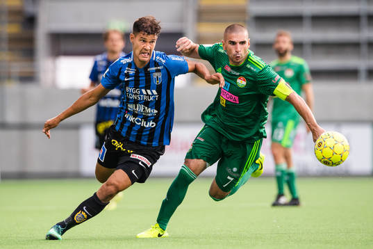 Sirius Mauricio Albornoz och Dalkurds Rawez Lawan i kamp om