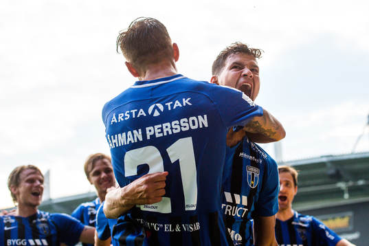 Sirius Andreas Eriksson och Mauricio Albornoz jublar