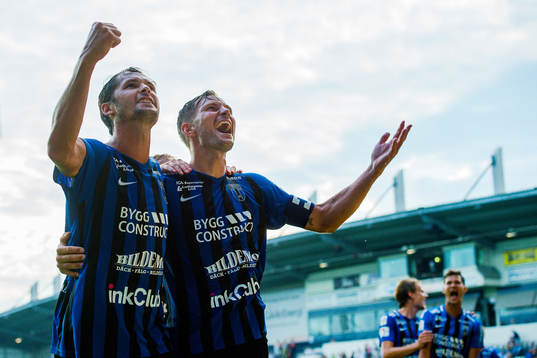 Sirius Philip Haglund och Andreas Eriksson jublar