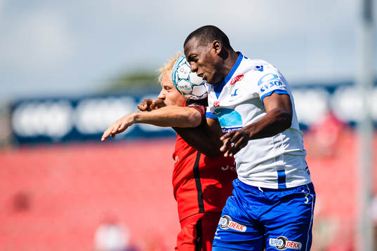 Henrik Kjelsrud Johansen of Brann in a duel