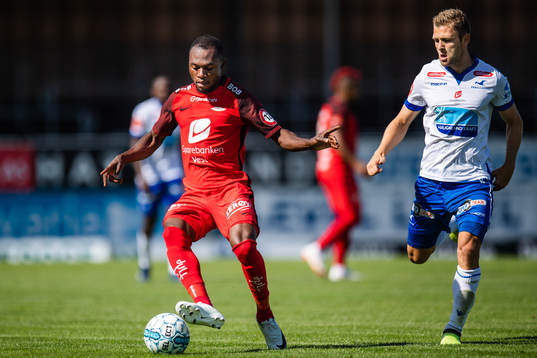 Gilbert Koomson of Brann and Sondre Tronstad of Haugesund