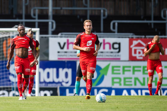 Gilbert Koomson and Amer Ordagic of Brann looks dejected