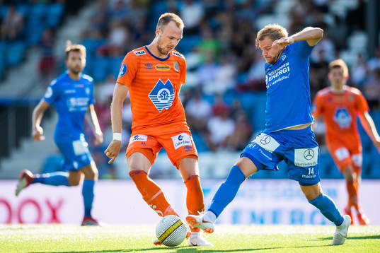 Aron Elís Thrándarson of Aalesund and Jonathan Asp of
