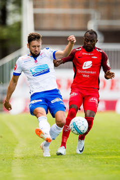 Alexander Stølås of Haugesund and Gilbert Koomson of Brann