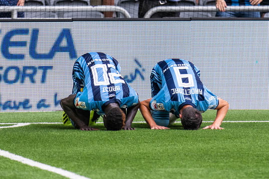 Djurgårdens Aliou Badji gjorde 1-0 och jublar med Haris