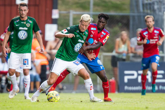 Jönköpings Sebastian Crona och Helsingborgs Mamudu Moro i