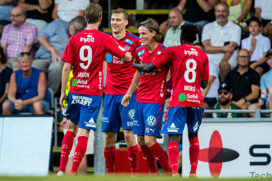 Helsingborgs Andri Runar Bjarnason jublar med lagkamrater
