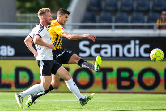Häckens Alexander Jeremejeff skjuter