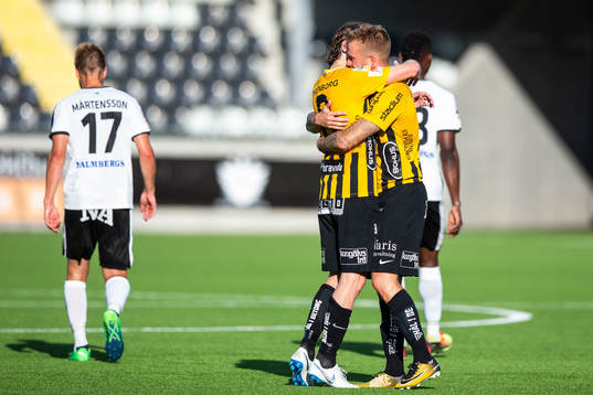 Häckens Erik Friberg kramar om målskytten Alexander
