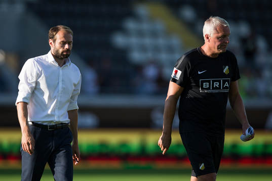 Häckens tränare Andreas Alm och assisterande tränare