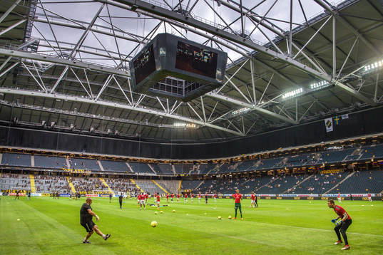 Kalmars spelare värmer upp före fotbollsmatchen i
