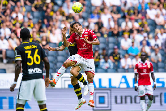 s Nicolas Stefanelli och Kalmars Romário Pereira Sipião
