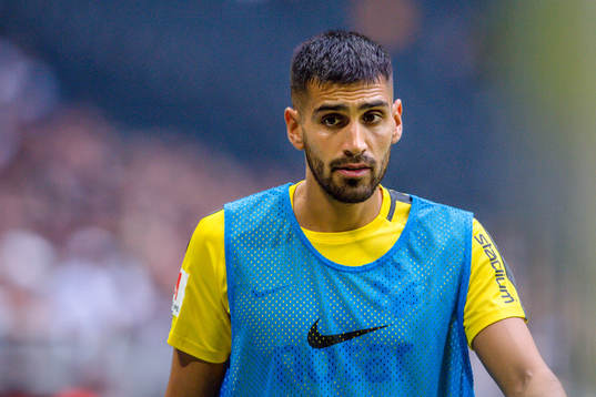 s Stefan Silva värmer upp