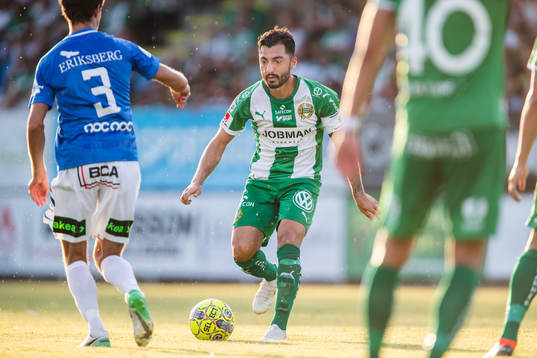 Hammarbys Jiloan Hamad driver bollen