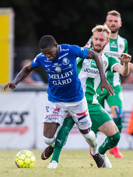 Trelleborgs Kofi Sarkodie och Hammarbys Simon Sandberg i