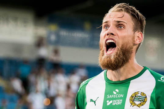 Hammarbys David Fällman jublar med publiken