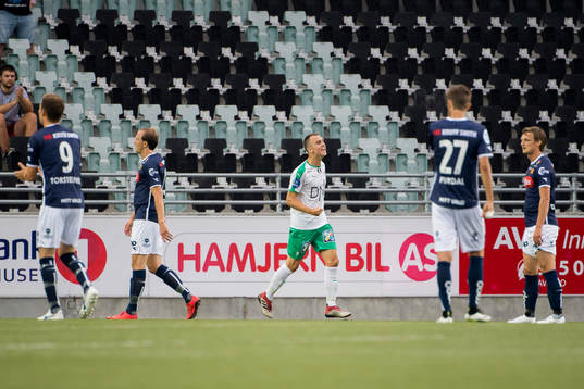 Look Sad Nicholas Kengkhetkid of HamKam celebrates