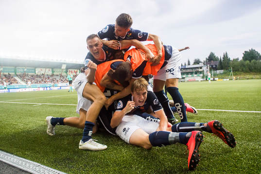 Claes Kronberg of Viking celebrates with his teammates
