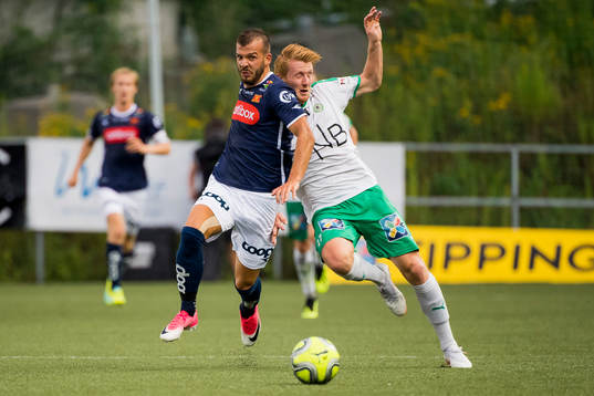 Zlatko Tripic of Viking and Peder Nersveen of HamKam