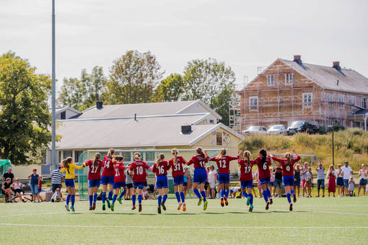 The players of Skeid T celebrate