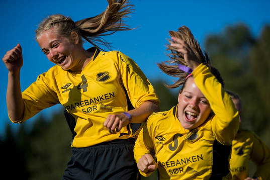Amanda Slettan and Kristin Engler of Holum IL a head of the