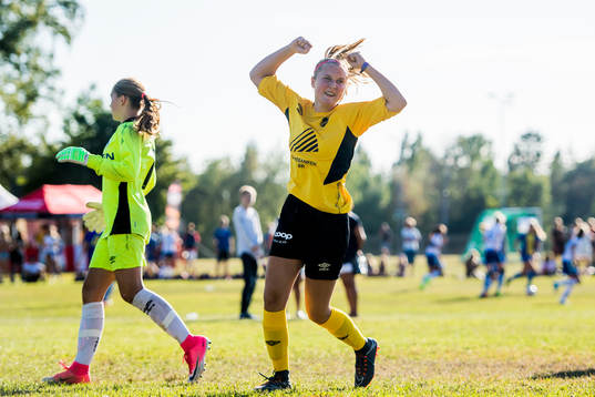 Ebba Skuland of Holum IL celebrates