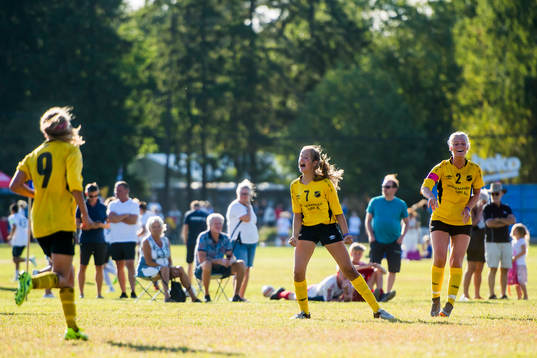 Sunniva Osberg, Kira Wiese Møll and Guro Brokke of Holum