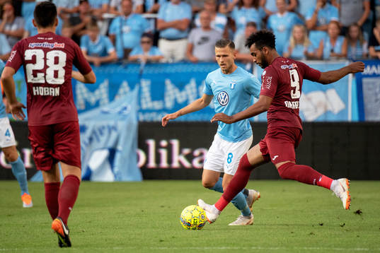 Arnór Ingvi Traustason of Malmö FF and Billel Omrani of