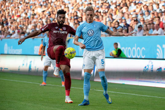 Billel Omrani of Cluj and Sören Rieks of Malmö FF