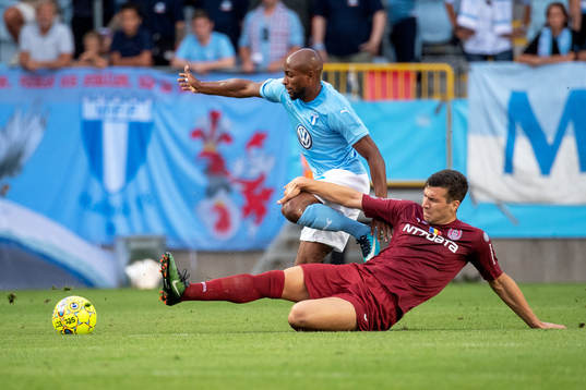 George Tucudean of Cluj and Fouad Bachirou of Malmö FF