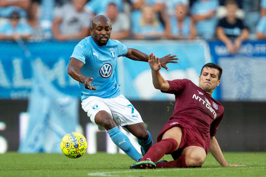 Fouad Bachirou of Malmö FF and George Tucudean of Cluj