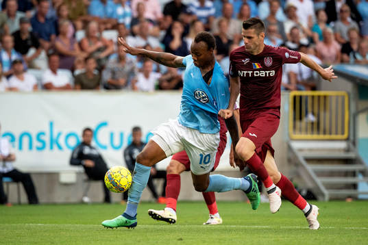 Andrei Muresan of Cluj and Carlos Strandberg of Malmö FF
