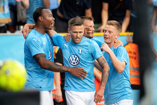 Arnór Ingvi Traustason of Malmö FF celebrates with his