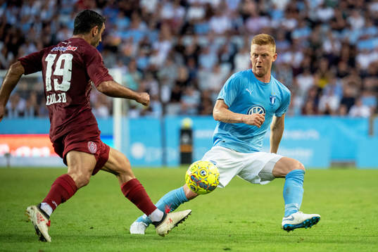 Juan Culio of Cluj and Anders Christiansen of Malmö FF