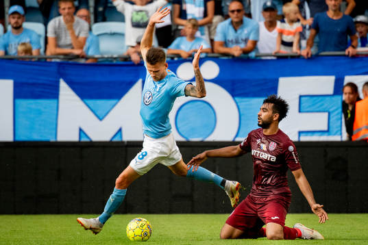 Arnór Ingvi Traustason of Malmö FF and Billel Omrani of