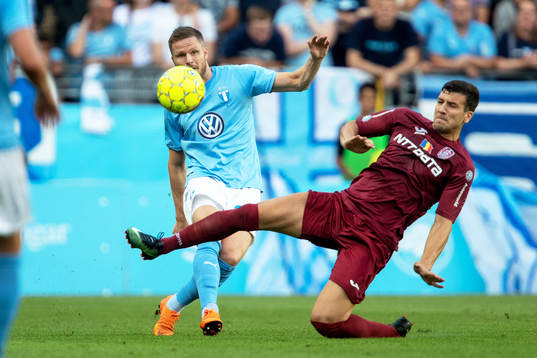Lasse Nielsen of Malmö FF and George Tucudean of Cluj