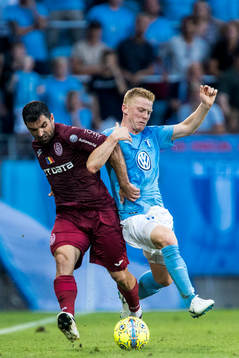 Juan Culio of Cluj and Anders Christiansen of Malmö FF