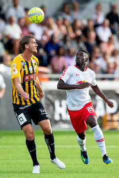 Johan Hammar of Häcken and Jean-Kévin Augustin of Leipzig